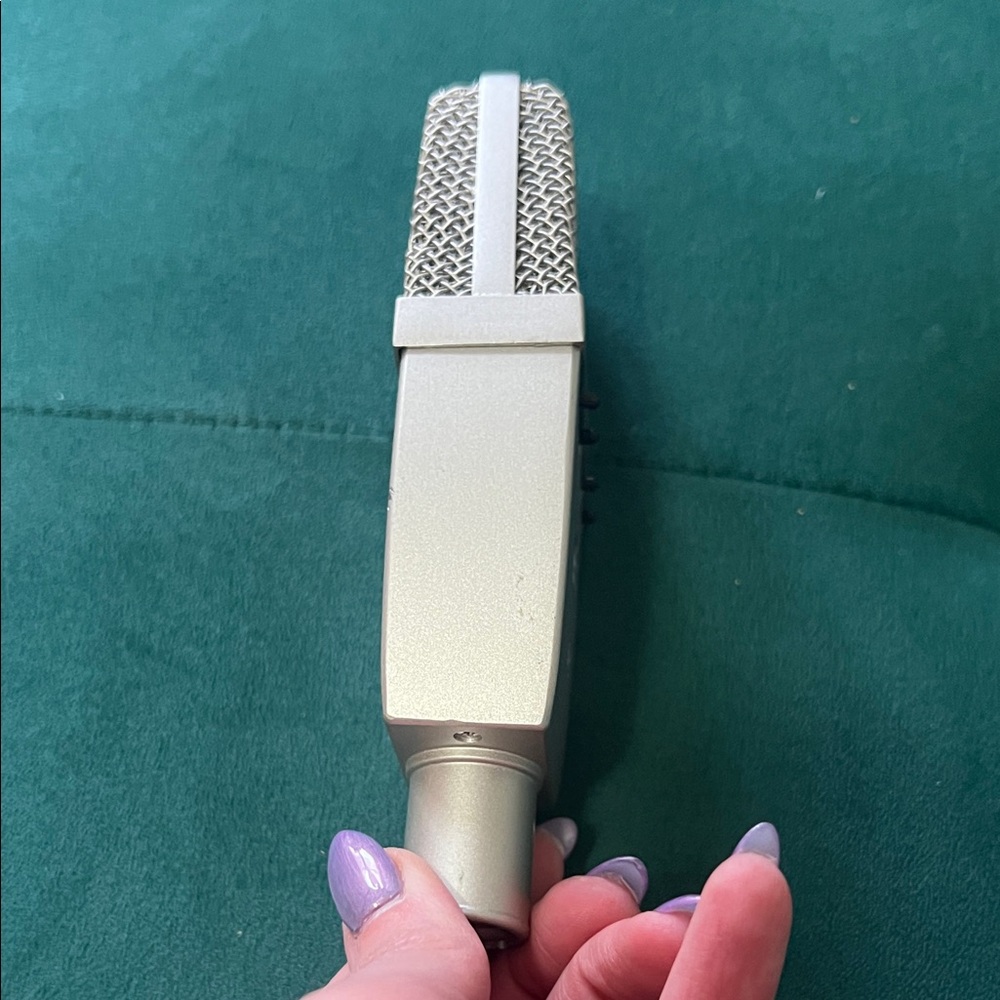T2 Silver Ribbon Studio Microphone - Picture 6 of 7